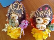 Confezionare uovo decorato mano