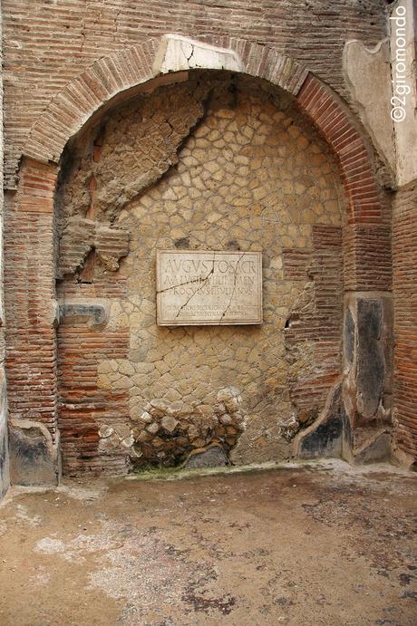 Scavi di Ercolano, Napoli