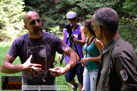 Regista e crew al lavoro sul set