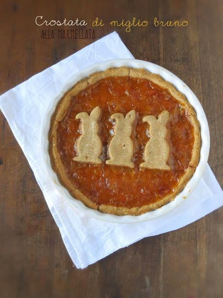 Crostata di miglio bruno alla marmellata di pesche e albicocche