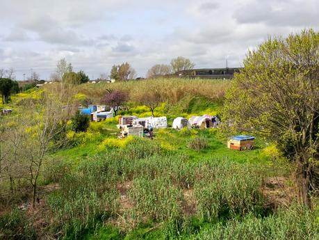 Sgomberato a metà marzo, tornato dieci giorni dopo. 15 pazzesche foto dal villaggio abusivo del Viadotto della Magliana: una storia che va avanti da anni, con costi enormi