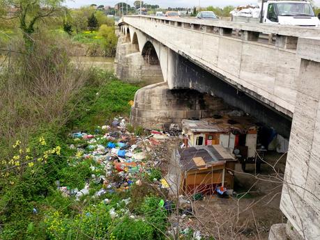 Sgomberato a metà marzo, tornato dieci giorni dopo. 15 pazzesche foto dal villaggio abusivo del Viadotto della Magliana: una storia che va avanti da anni, con costi enormi