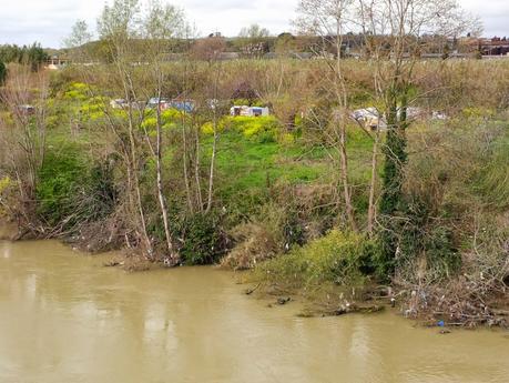 Sgomberato a metà marzo, tornato dieci giorni dopo. 15 pazzesche foto dal villaggio abusivo del Viadotto della Magliana: una storia che va avanti da anni, con costi enormi