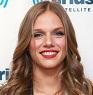 Tracy Spiridakos di Revolution ha ottenuto una parte nel comedy pilot con Adam Brody