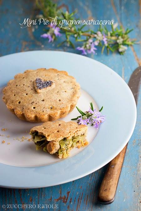 Mini pie salata di grano saraceno con cicoria e olive