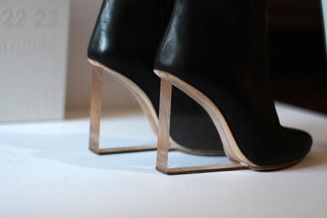 SHOETING | Chic boots with transparent heels