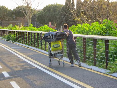 Ancora Magliana. Il nuovissimo e bellissimo parco lungo il Tevere circondato da un disastro ambientale. 12 foto da non perdere