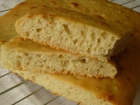 Focaccia con lievito madre e.... il mio primo esperimento