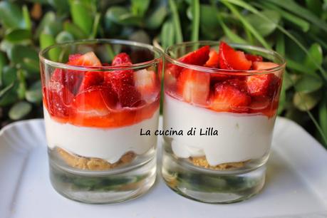 Dolci al cucchiaio: Cheesecake in bicchiere alle fragole