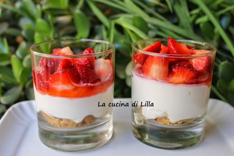 Dolci al cucchiaio: Cheesecake in bicchiere alle fragole