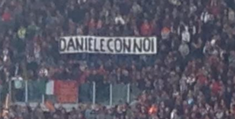 Striscioni allo Stadio Olimpico? Romanisti unica tifoseria che inneggia bellamente alla camorra. Senza che questo provochi alcuna indignazione