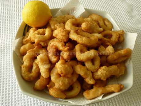 Fritto misto con anelli di totano, ciuffetti di calamaro e gamberi