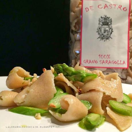 Trucioli di pasta di grano Saragolla De Castro con asparagi e colaturadi alici