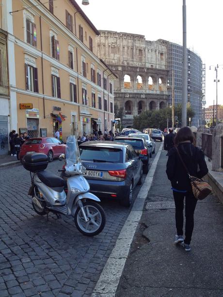 Il Tar annulla la pedonalizzazione di Gay Street? Ma i romani sono oltre e avanti: non la rispettavano mai