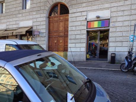 Il Tar annulla la pedonalizzazione di Gay Street? Ma i romani sono oltre e avanti: non la rispettavano mai