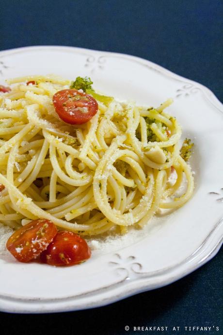 Pasta con broccoli e pomodorini / Pasta with broccoli and cherry tomatoes