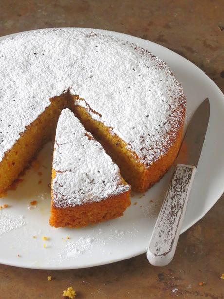 Torta di mais con carote e nocciole