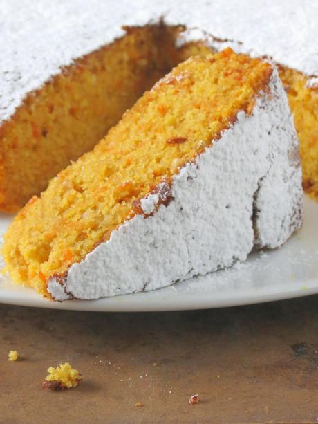 Torta di mais con carote e nocciole