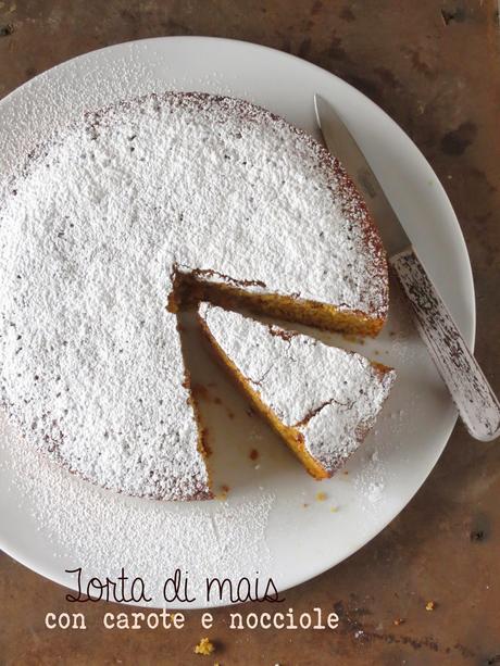 Torta di mais con carote e nocciole