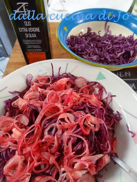 Insalata di cavolo rosso e cipolle