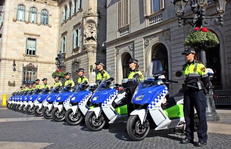 bmw-c-evolution-barcelona-police-02