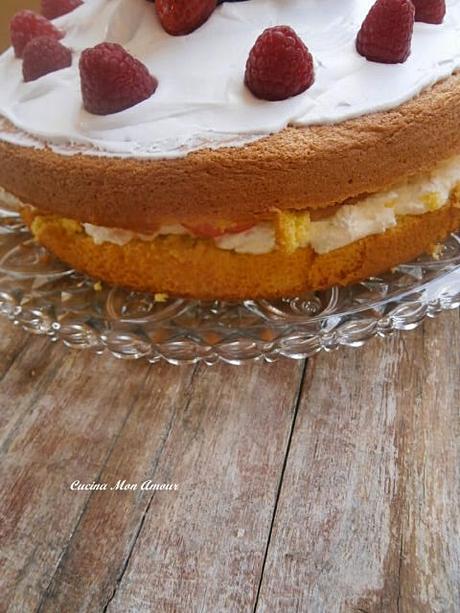 Torta con Crema di Lemon Curd Fragole e Frutti di Bosco - Senza Lattosio