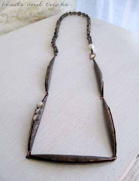Collana in rame forgiato a mano, quarzo e perle di fiume