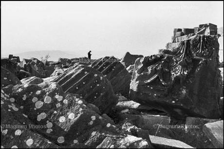 Il modello classico è davvero morto? Ne dubito. Turchia. Pergamo. L'Acropoli. 1964. © Henri Cartier-Bresson/MAGNUM PHOTOS