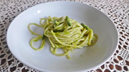 spaghetti di kamut con asparagi selvatici