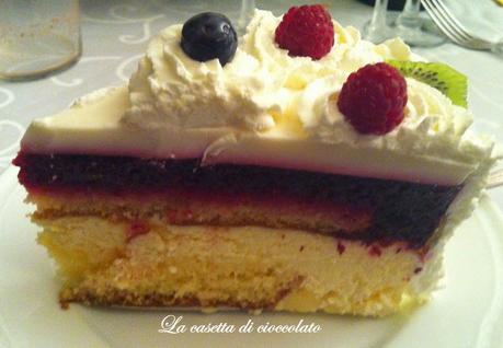 Torta bavarese cioccolato bianco e  frutti di bosco