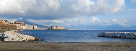 Villaggio turistico sul lungomare Caracciolo con eventi e punti ristoro