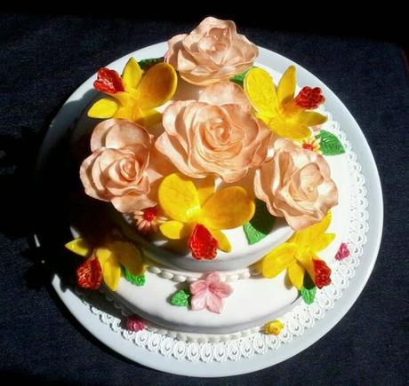 Torta addio al nubilato, rose e orchidee