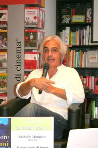 “Italiani schiavi per scelta” di Raffaele Mangano presentazione del libro a Milano a Spazio Tadini