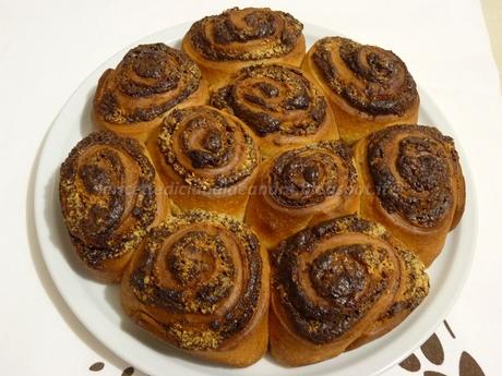 Torta di rose alla nutella e mandorle con lievito madre