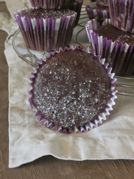 Muffins al cacao, panna acida di soia e caffé