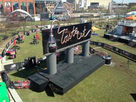 outdoor-print-coca-cola-drinkable-billboard