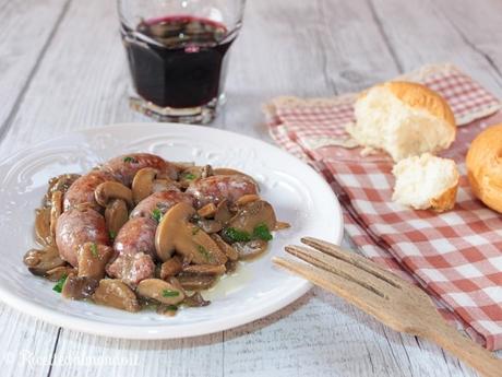 Salsiccia e funghi in padella