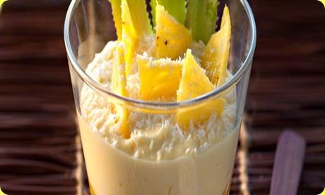 Tiramisu' tropicale, con cocco e ananas.