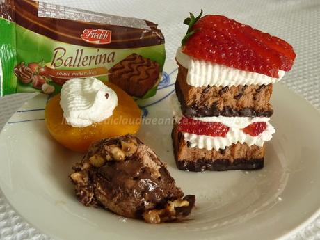 Tortini alla nocciola con crema alla ricotta e fragole