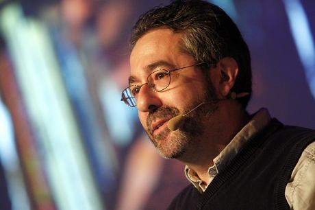 Warren Spector, game director di Deus Ex. Photo credit: Official GDC - GDC Europe Monday Keynote Warren Spector of Junction Point - www.wikipedia.org / Creative Commons Attribution 2.0 Generic (CC BY-SA 2.0)