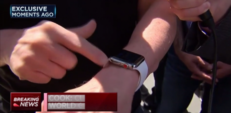 Tim Cook presente all'Apple Store di Palo Alto per la presentazione dell'Apple Watch