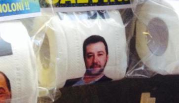 A Napoli la faccia di Salvini è stampata sulla carta igienica! Grande intuito i napoletani!