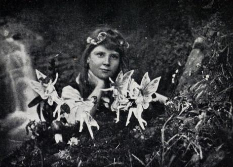 Cottingley_Fairies_1_article