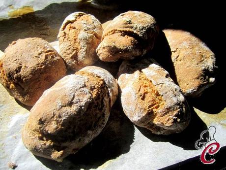 Pane nero di grano duro di Castelvetrano alle noci: ricordi, sogni, desideri e richiami di palati presenti e non