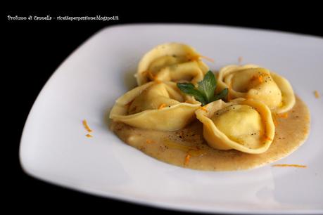 Tortelloni di pesce profumati alla menta con salsa di pane all'arancia - ispirazione gourmet