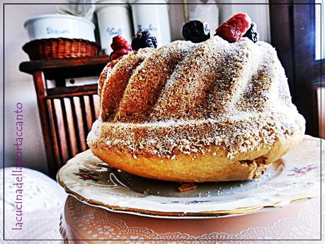 Torta con frutti di bosco e fragole senza latticini  / Cake with berries and strawberries without dairy products