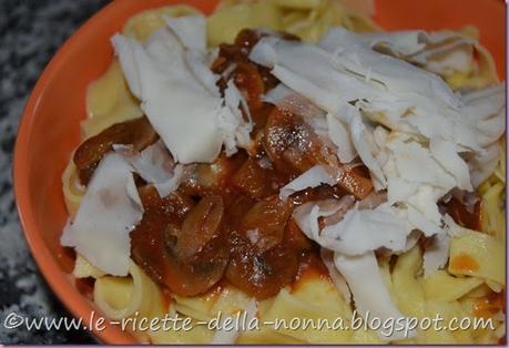 Tagliatelle fresche all'uovo ai funghi con raspadura (18)