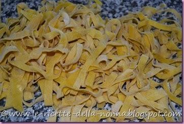 Tagliatelle fresche all'uovo ai funghi con raspadura (14)