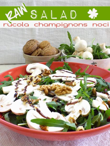 Raw-salad con rucola, champignons e noci