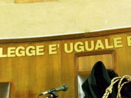 Napoli – Caos Tribunale Agenti feriti e avvocati denunciati, la legge è uguale per tutti